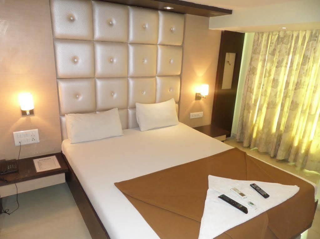 Oyo 2026 Hotel Aishwarya Residency Nová Bombaj Exteriér fotografie